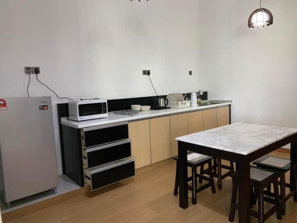 Suria Coliving Hostel & Apartment Танах-Рата Экстерьер фото